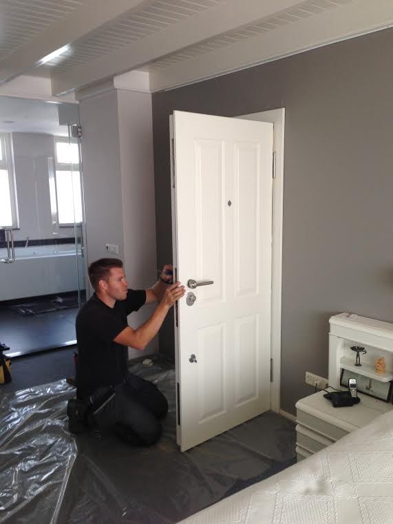 veiligheidsdeur installatie